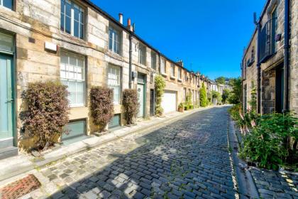 GuestReady - Beautiful New Town Studio with Patio - image 28