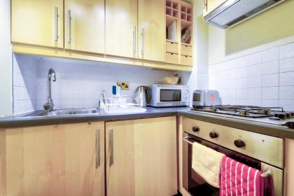 GuestReady - Beautiful New Town Studio with Patio - image 4