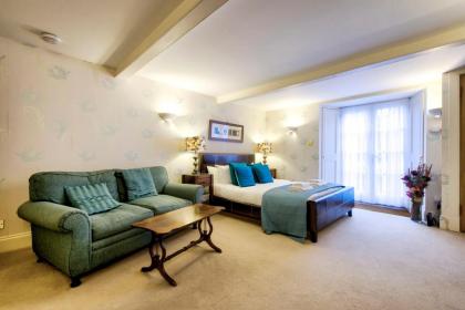 GuestReady - Beautiful New Town Studio with Patio - image 6