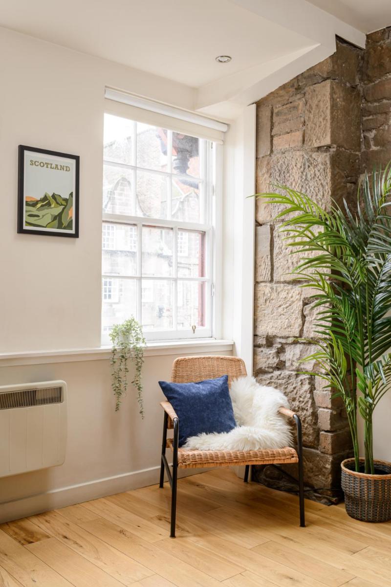 The Lady Stair's Apartment - Royal Mile - image 4