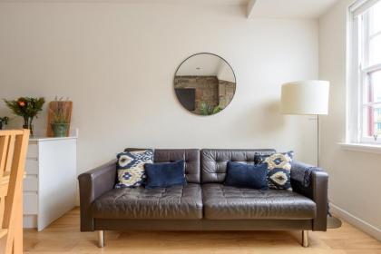 The Lady Stair's Apartment - Royal Mile - image 6