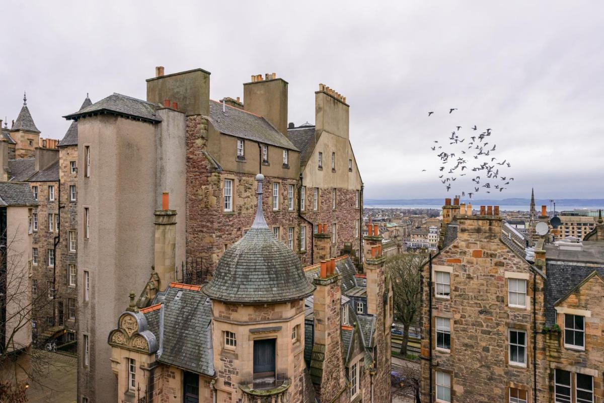 The Lady Stair's Apartment - Royal Mile - image 7