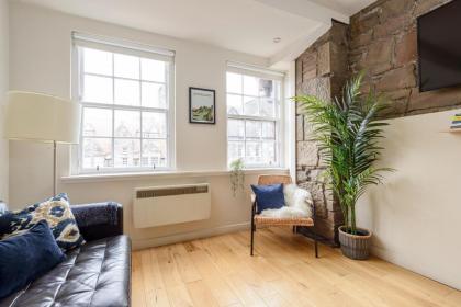 The Lady Stair's Apartment - Royal Mile - image 9