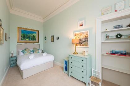 Huntly Street - image 12
