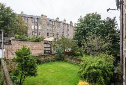 Huntly Street - image 13