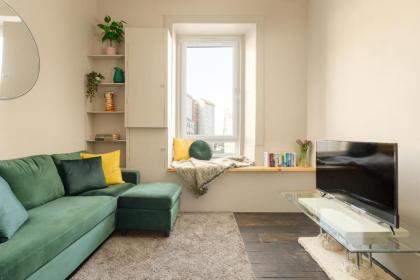 Spacious 2BR Leith Apartment - image 11