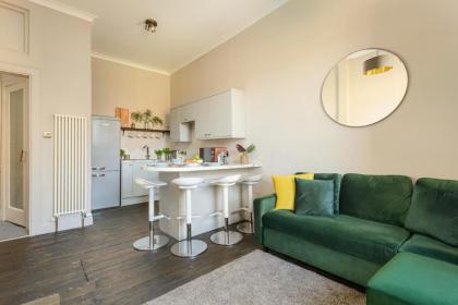 Spacious 2BR Leith Apartment - image 13
