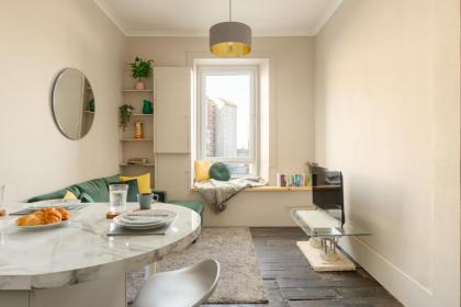 Spacious 2BR Leith Apartment - image 19