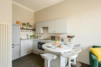 Spacious 2BR Leith Apartment - image 2