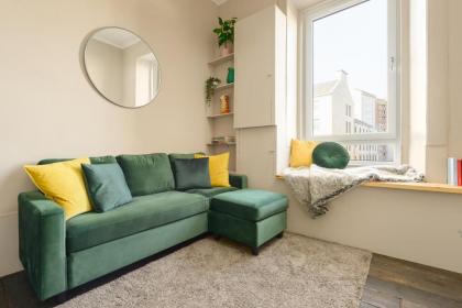 Spacious 2BR Leith Apartment - image 3