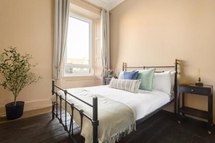 Spacious 2BR Leith Apartment - image 4