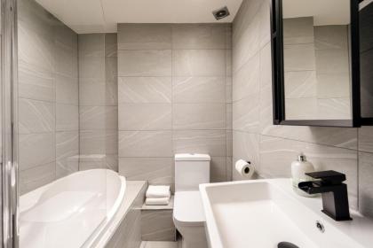 Spacious 2BR Leith Apartment - image 7