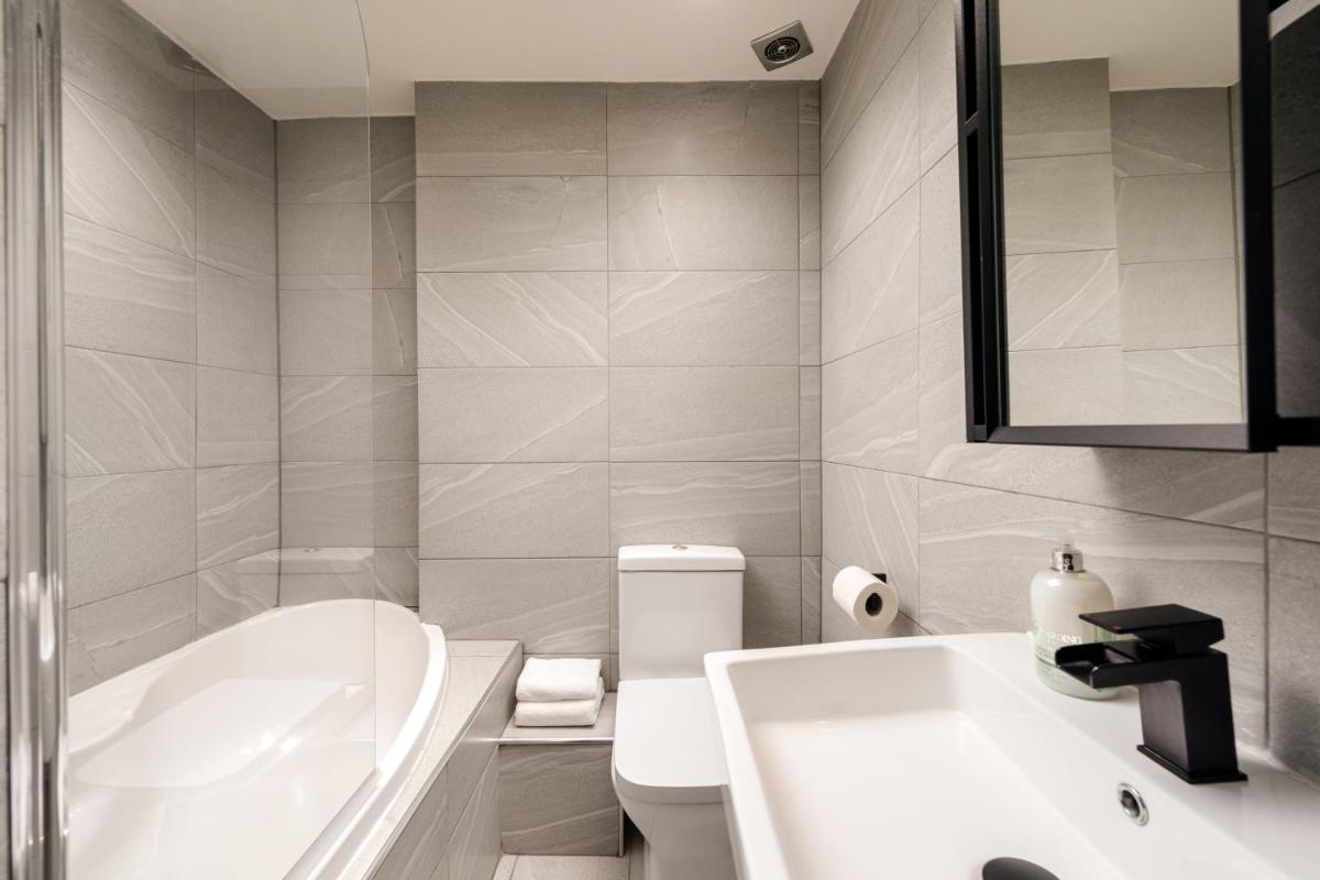 Spacious 2BR Leith Apartment - image 7