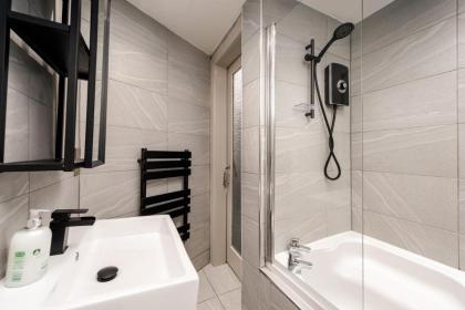 Spacious 2BR Leith Apartment - image 8