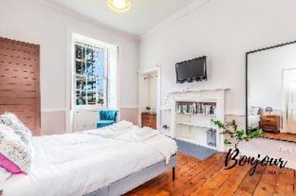 New Town 3BR-1BA St. James Centre - Free Parking - image 11