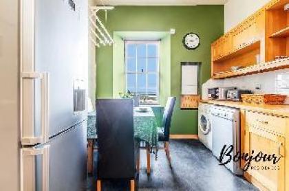 New Town 3BR-1BA St. James Centre - Free Parking - image 14