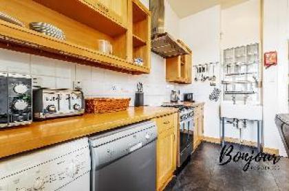 New Town 3BR-1BA St. James Centre - Free Parking - image 15