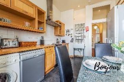 New Town 3BR-1BA St. James Centre - Free Parking - image 16