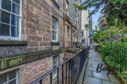 New Town 3BR-1BA St. James Centre - Free Parking - image 20
