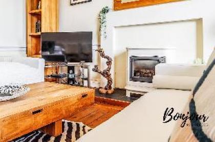 New Town 3BR-1BA St. James Centre - Free Parking - image 6