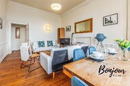 New Town 3BR-1BA St. James Centre - Free Parking - image 8