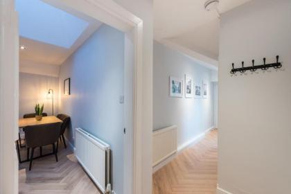 Quiet central 2 bedroom Royal Mile gem - image 10