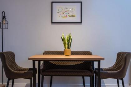 Quiet central 2 bedroom Royal Mile gem - image 12