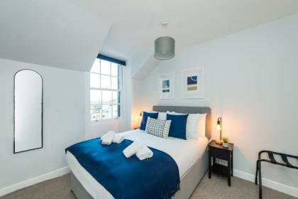Quiet central 2 bedroom Royal Mile gem - image 13