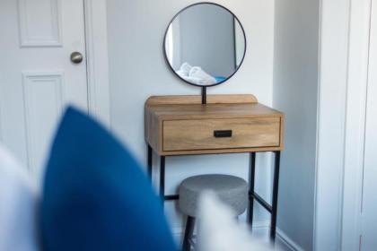 Quiet central 2 bedroom Royal Mile gem - image 17