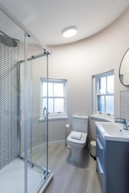 Quiet central 2 bedroom Royal Mile gem - image 19
