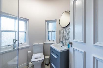 Quiet central 2 bedroom Royal Mile gem - image 20