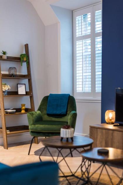 Quiet central 2 bedroom Royal Mile gem - image 3