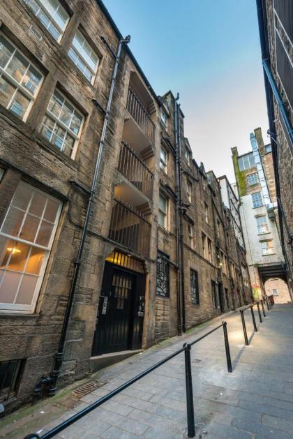 Quiet central 2 bedroom Royal Mile gem - image 6
