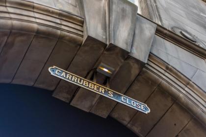 Quiet central 2 bedroom Royal Mile gem - image 7