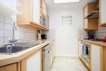 Edinburgh Mews Apartment - image 10