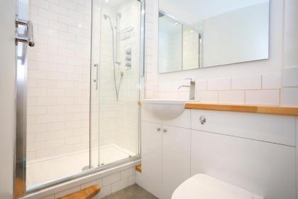 Edinburgh Mews Apartment - image 11