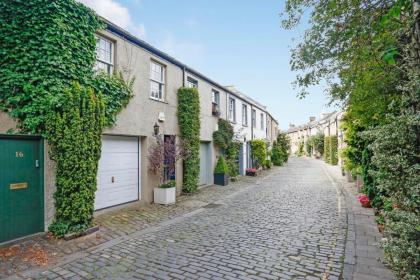Edinburgh Mews Apartment - image 12