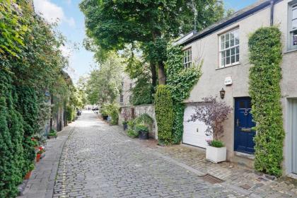 Edinburgh Mews Apartment - image 13