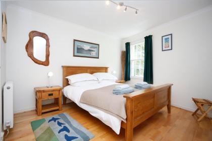 Edinburgh Mews Apartment - image 3