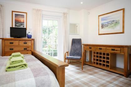 Edinburgh Mews Apartment - image 4