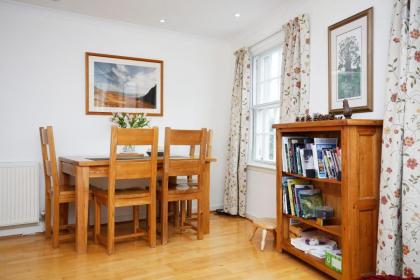 Edinburgh Mews Apartment - image 7