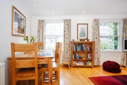 Edinburgh Mews Apartment - image 8
