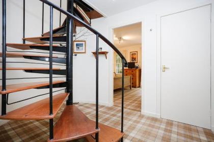 Edinburgh Mews Apartment - image 9