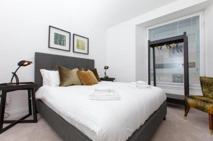 Edinburgh Deluxe Duplex with Garage - image 10