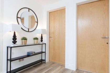 Edinburgh Deluxe Duplex with Garage - image 14