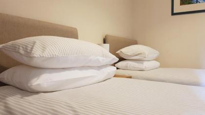 Gorgeous Central Edinburgh 3-Bedroom Apartment - image 11