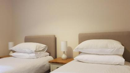 Gorgeous Central Edinburgh 3-Bedroom Apartment - image 12
