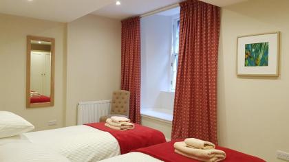 Gorgeous Central Edinburgh 3-Bedroom Apartment - image 15