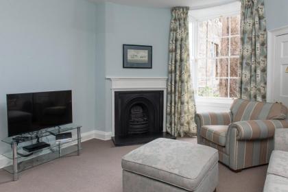 Gorgeous Central Edinburgh 3-Bedroom Apartment - image 18