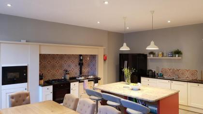 Gorgeous Central Edinburgh 3-Bedroom Apartment - image 2